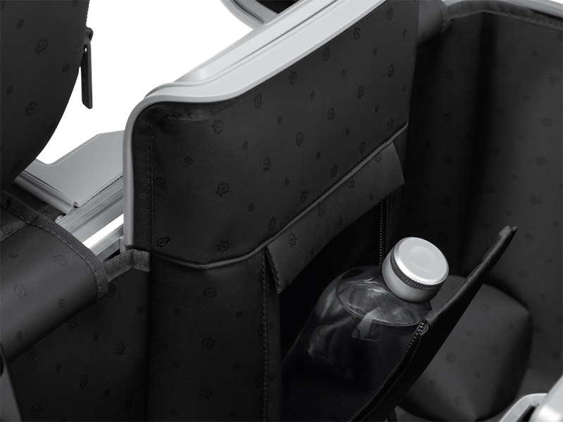 حقيبة ORIGINAL PILOT SILVER الجديدة تعيد صياغة تصميم كلاسيكي من RIMOWA ليخلب ألباب المسافرين في رحل عمل والفنانين على حدٍّ سواء